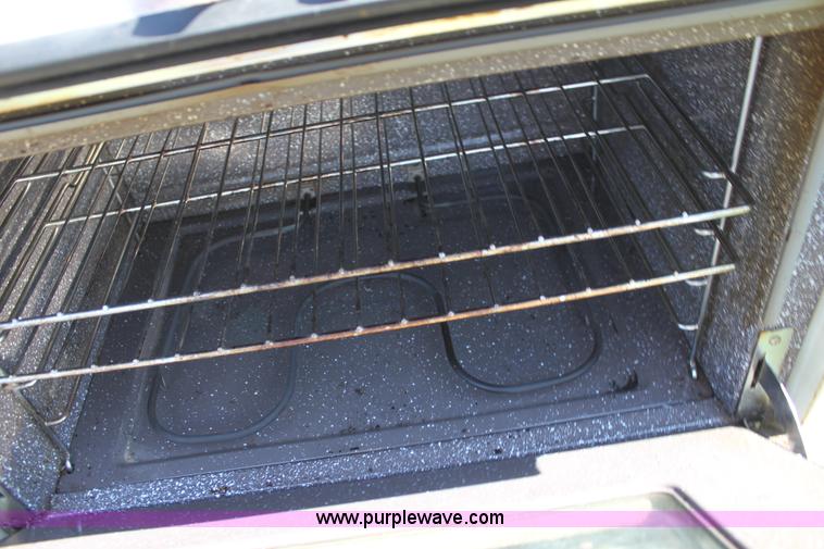 image for item AJ9391 Assorted appliances