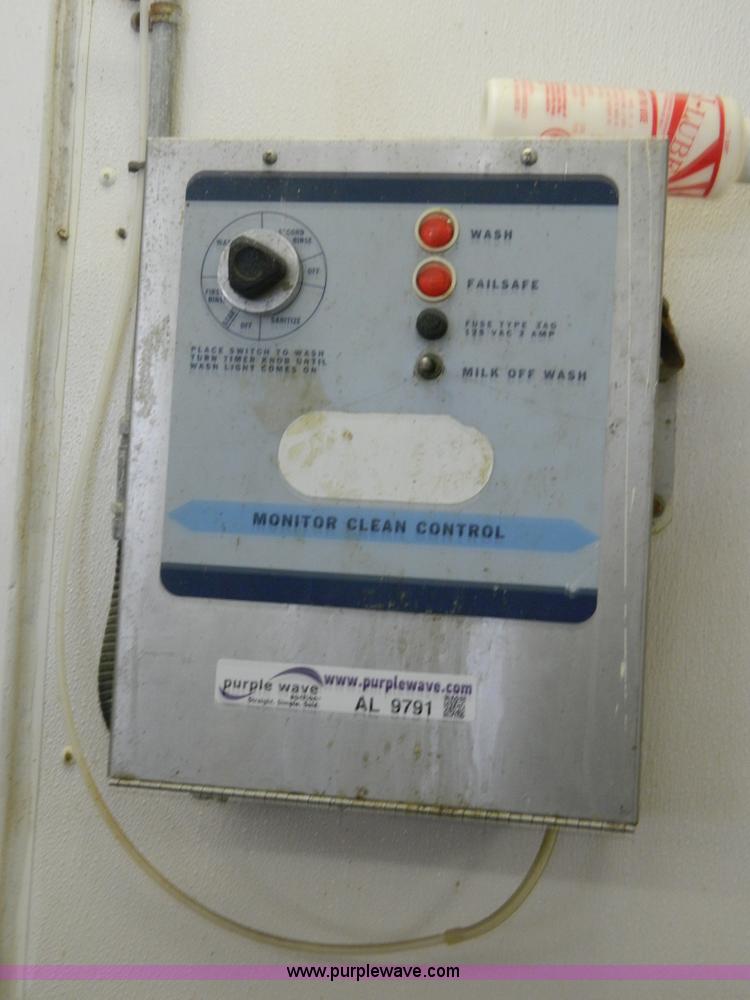 image for item AL9791 (2) four station parlor milking parlor hookups