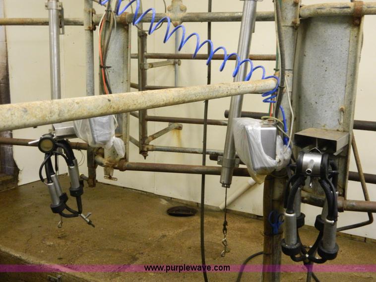 image for item AL9791 (2) four station parlor milking parlor hookups