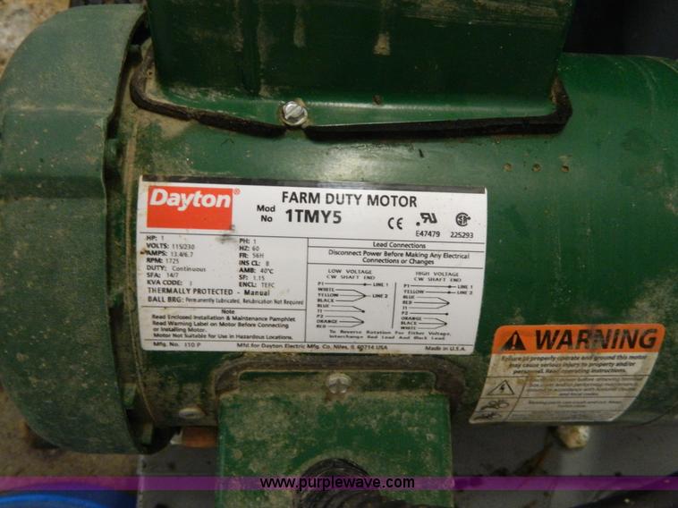 image for item AL9793 E-Zee Deluxe portable vacuum pump milking machine