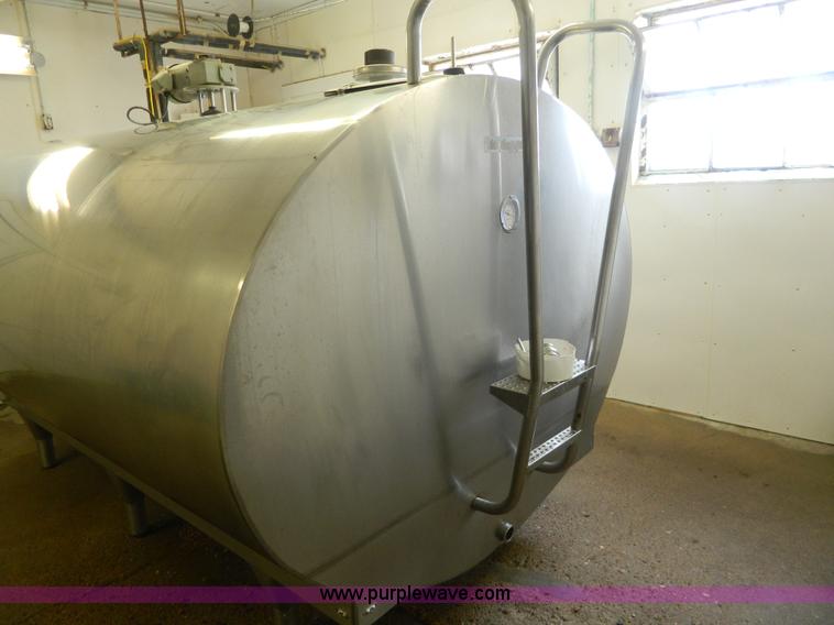 image for item AL9795 Stainless steel 1,500 gallon milk parlor tank