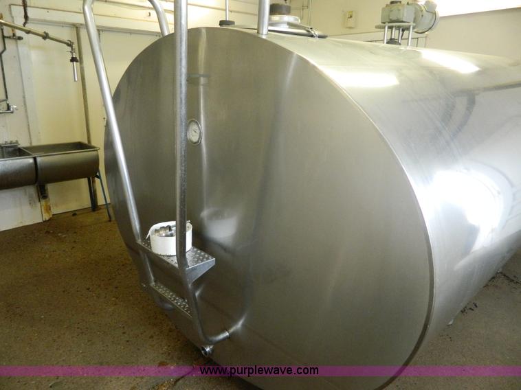 image for item AL9795 Stainless steel 1,500 gallon milk parlor tank