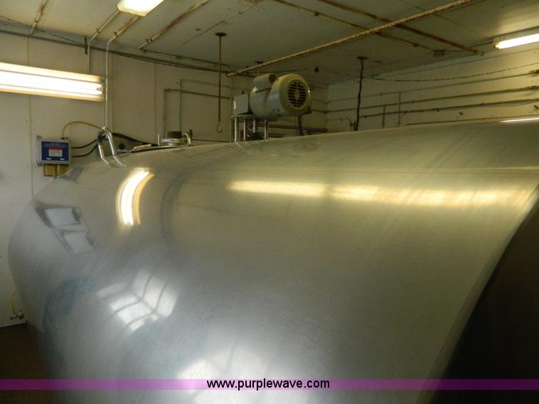 image for item AL9795 Stainless steel 1,500 gallon milk parlor tank