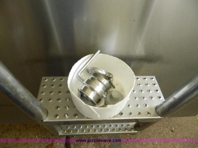 image for item AL9795 Stainless steel 1,500 gallon milk parlor tank