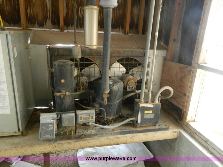 image for item AL9795 Stainless steel 1,500 gallon milk parlor tank