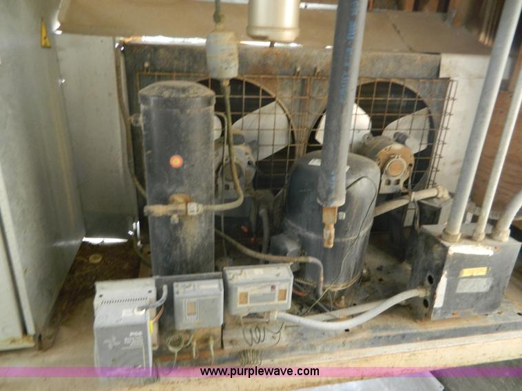 image for item AL9795 Stainless steel 1,500 gallon milk parlor tank