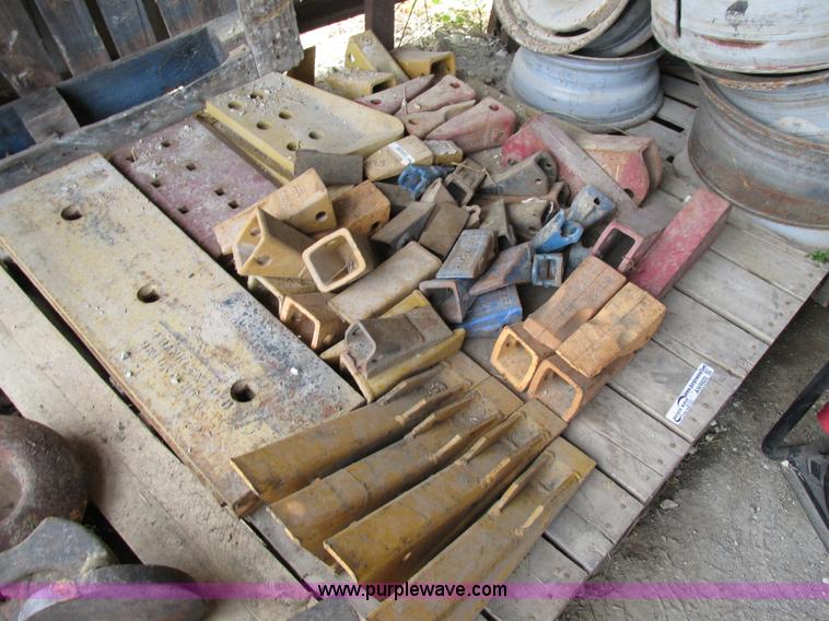 image for item AW9920 Assorted bucket attachments