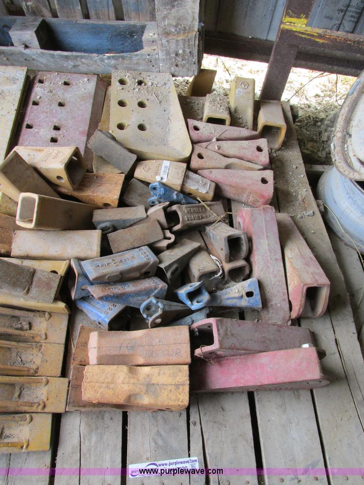 image for item AW9920 Assorted bucket attachments