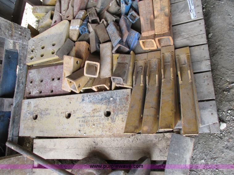 image for item AW9920 Assorted bucket attachments