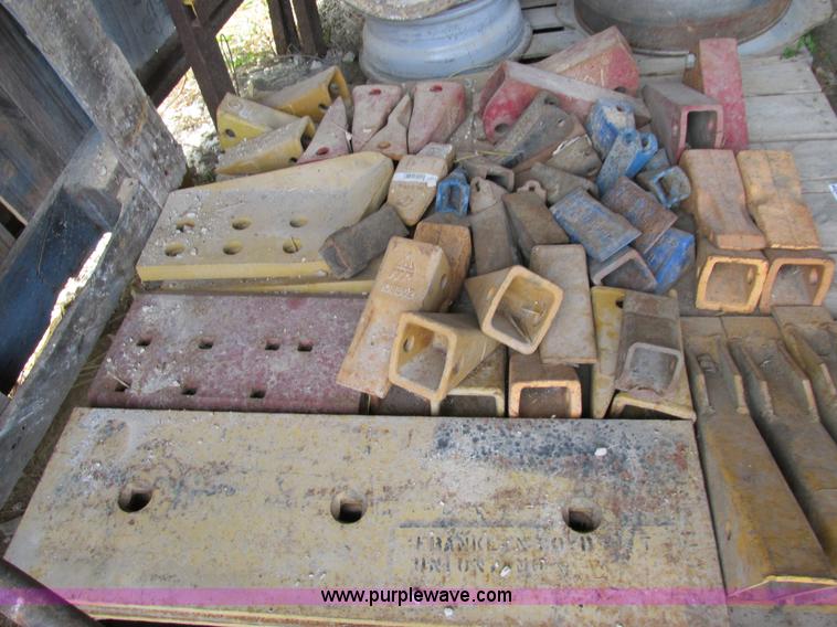 image for item AW9920 Assorted bucket attachments