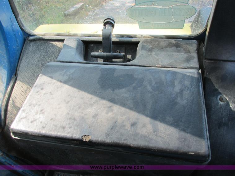 image for item AW9938 Ford 6610 tractor