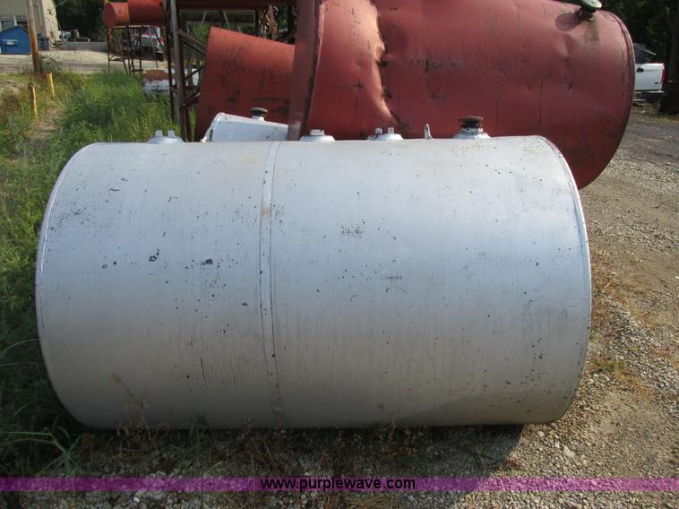 image for item AW9945 400 gallon fuel tank