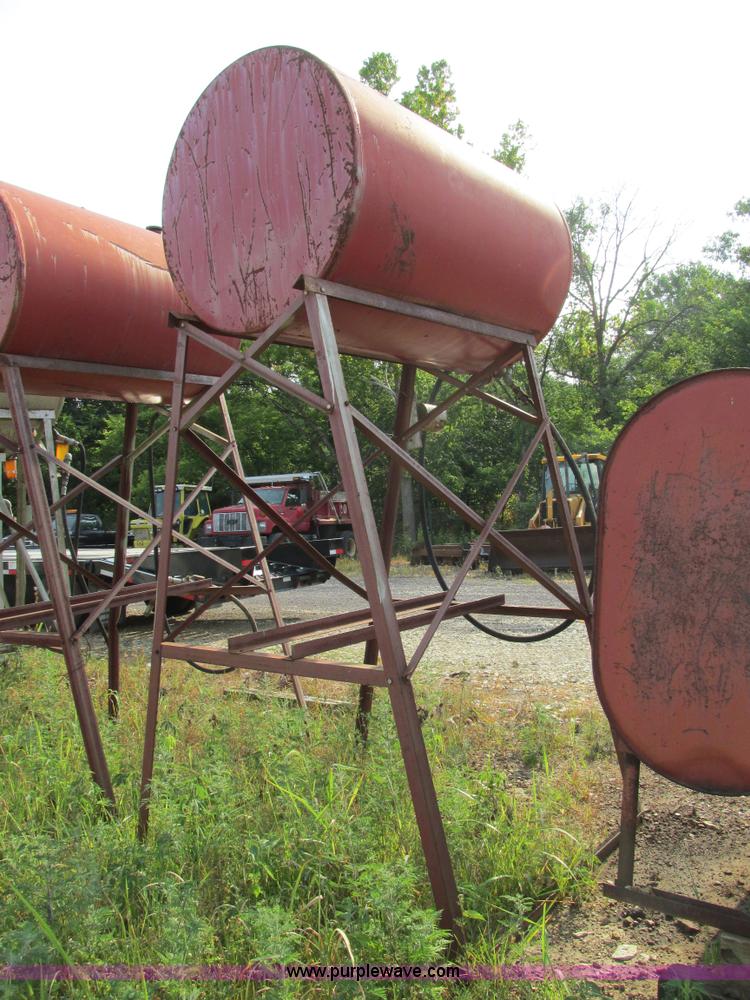 image for item AW9949 275 gallon fuel tank