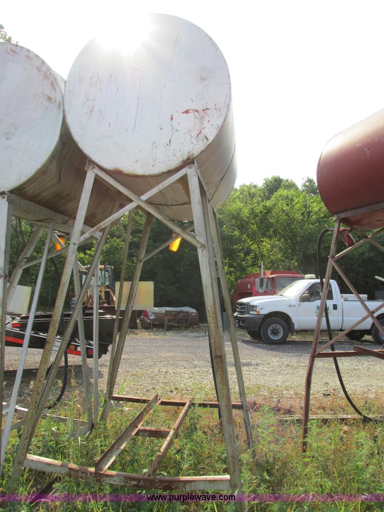 image for item AW9951 275 gallon fuel tank