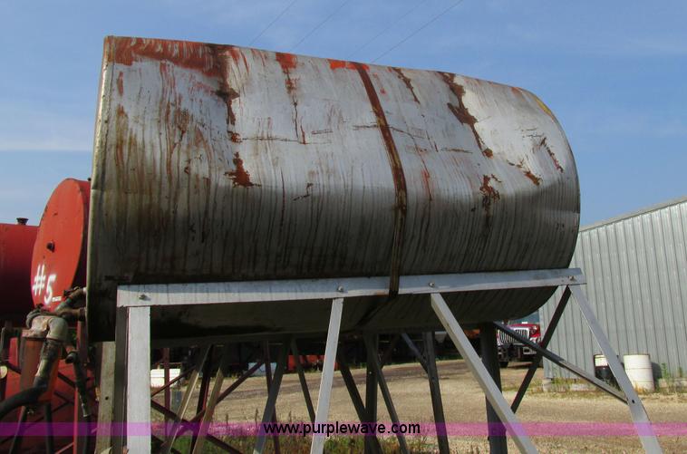 image for item AW9952 275 gallon fuel tank