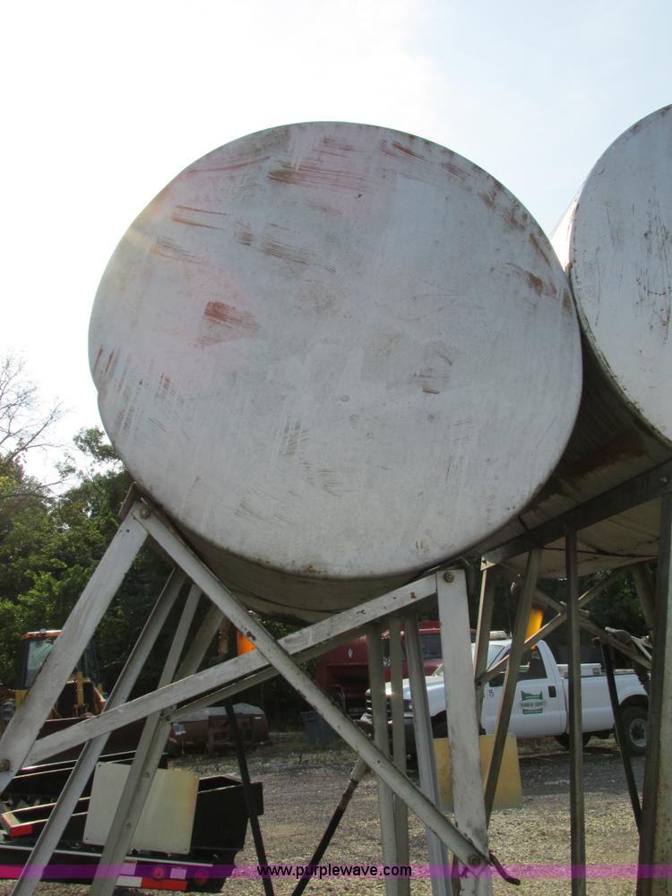 image for item AW9952 275 gallon fuel tank