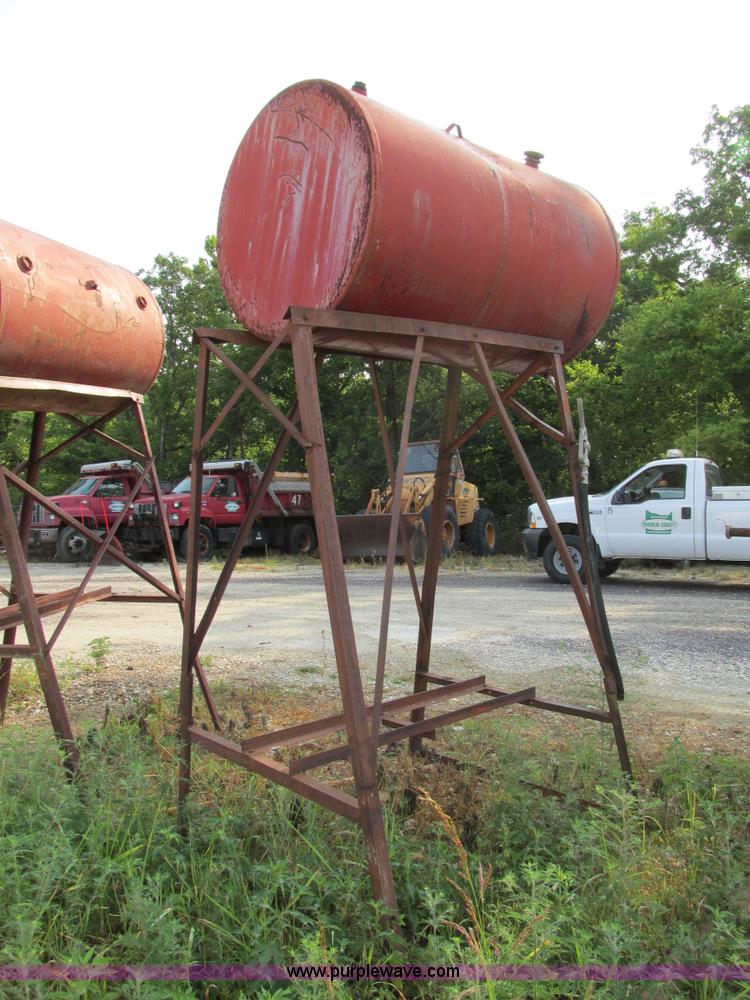 image for item AW9957 275 gallon fuel tank