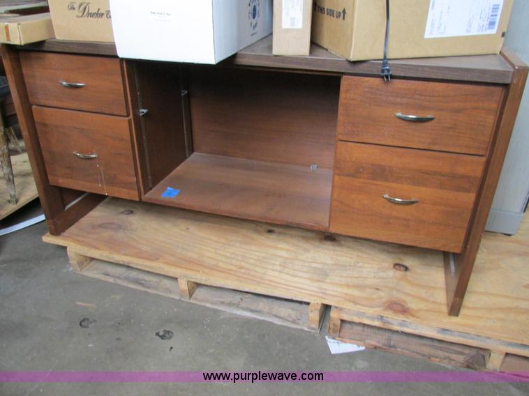 image for item AW9959 Assorted office equipment