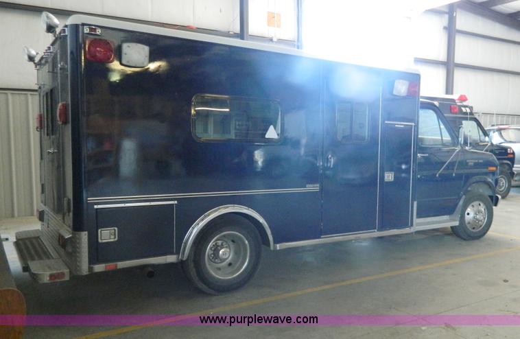 image for item AX9707 1989 Ford Econoline E350 ambulance
