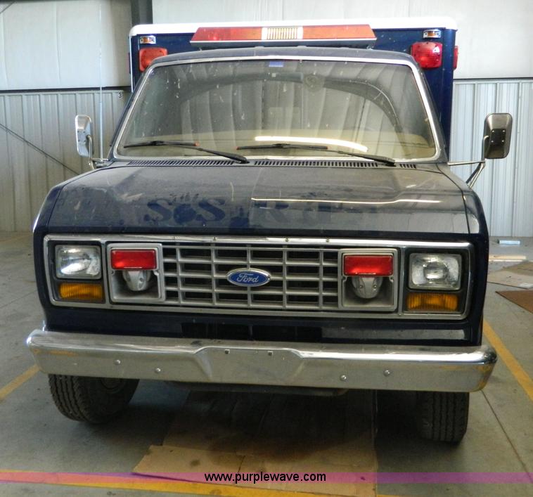 image for item AX9707 1989 Ford Econoline E350 ambulance