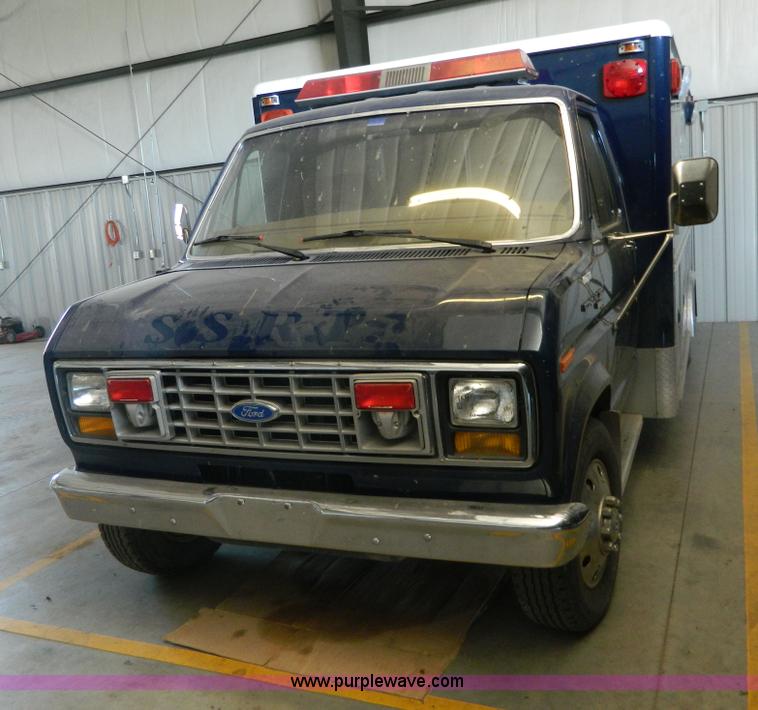 image for item AX9707 1989 Ford Econoline E350 ambulance