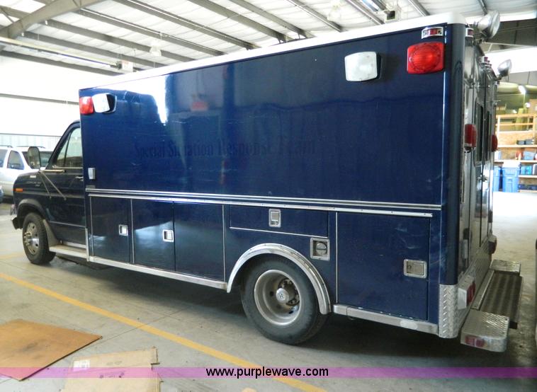 image for item AX9707 1989 Ford Econoline E350 ambulance