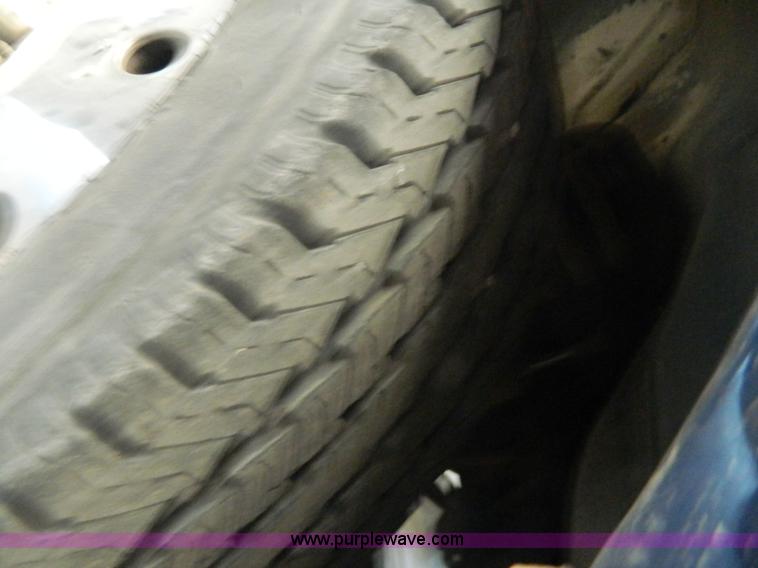 image for item AX9707 1989 Ford Econoline E350 ambulance