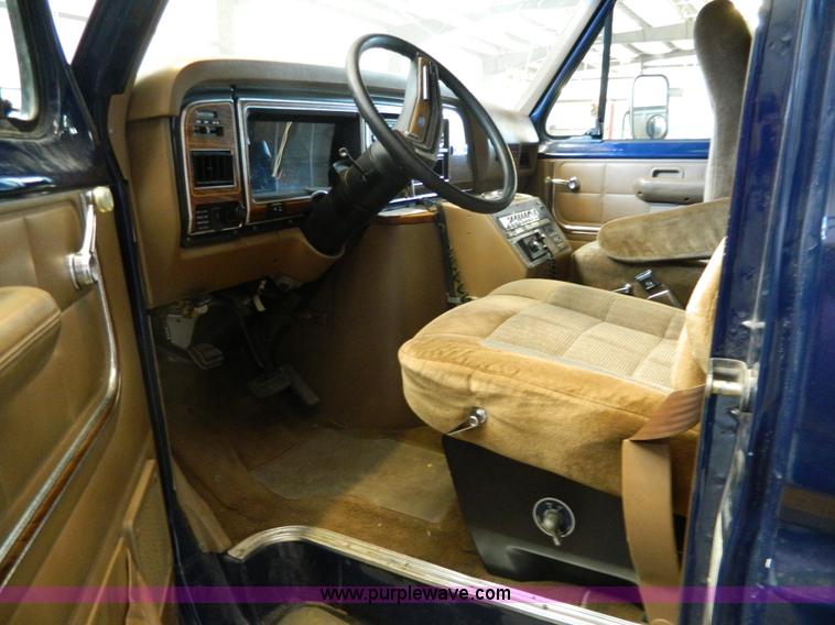 image for item AX9707 1989 Ford Econoline E350 ambulance