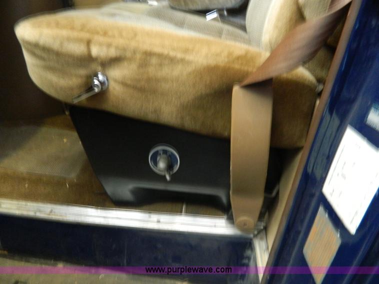 image for item AX9707 1989 Ford Econoline E350 ambulance