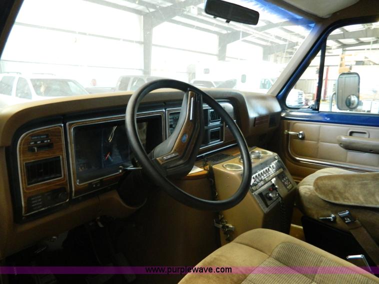 image for item AX9707 1989 Ford Econoline E350 ambulance