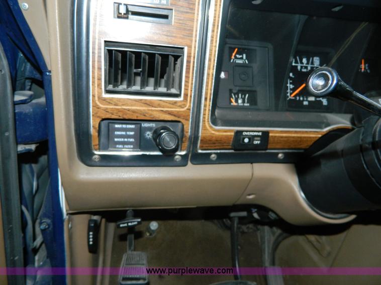 image for item AX9707 1989 Ford Econoline E350 ambulance