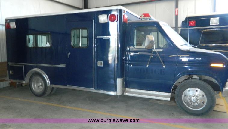 image for item AX9707 1989 Ford Econoline E350 ambulance