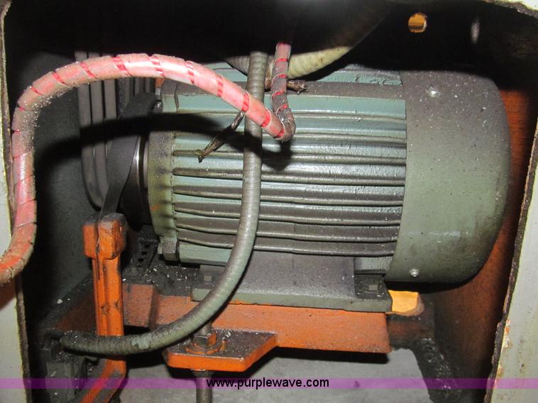 image for item AY9175 Goodway metal lathe