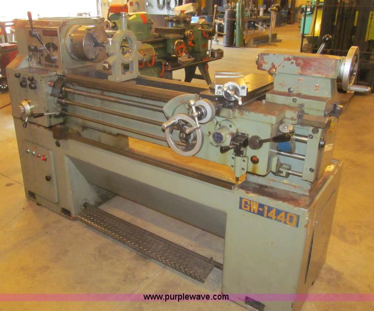 image for item AY9176 1981 Goodway metal lathe