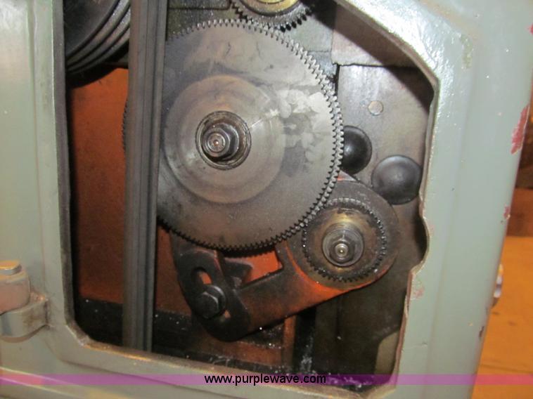 image for item AY9176 1981 Goodway metal lathe