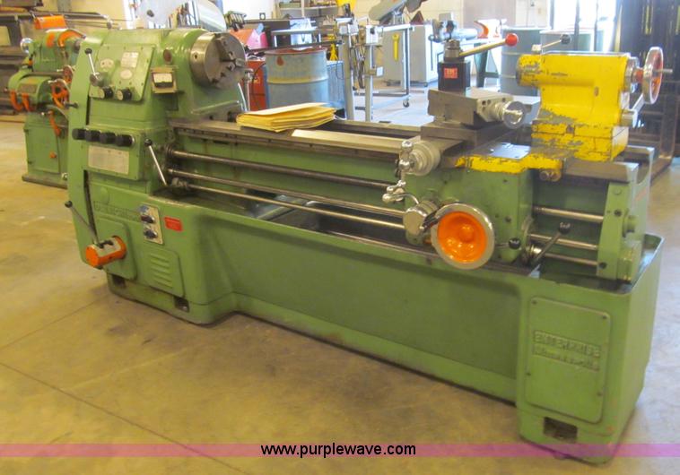 image for item AY9178 1966 Dinichi DLG-L-8 metal lathe