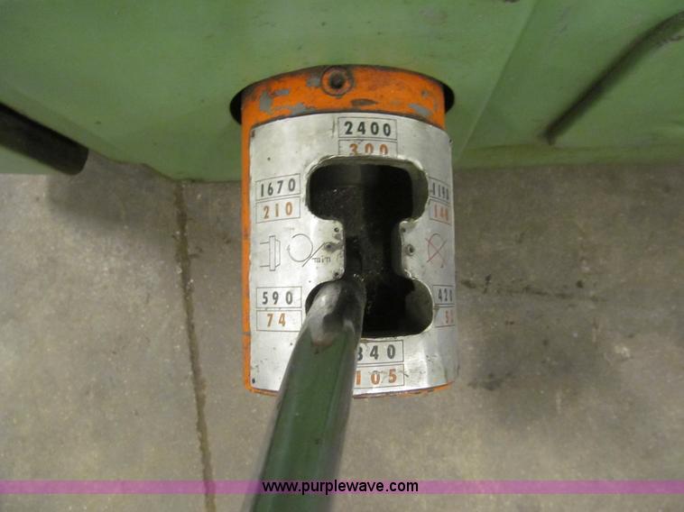 image for item AY9178 1966 Dinichi DLG-L-8 metal lathe