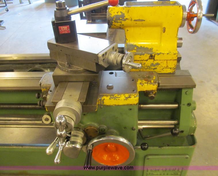 image for item AY9178 1966 Dinichi DLG-L-8 metal lathe