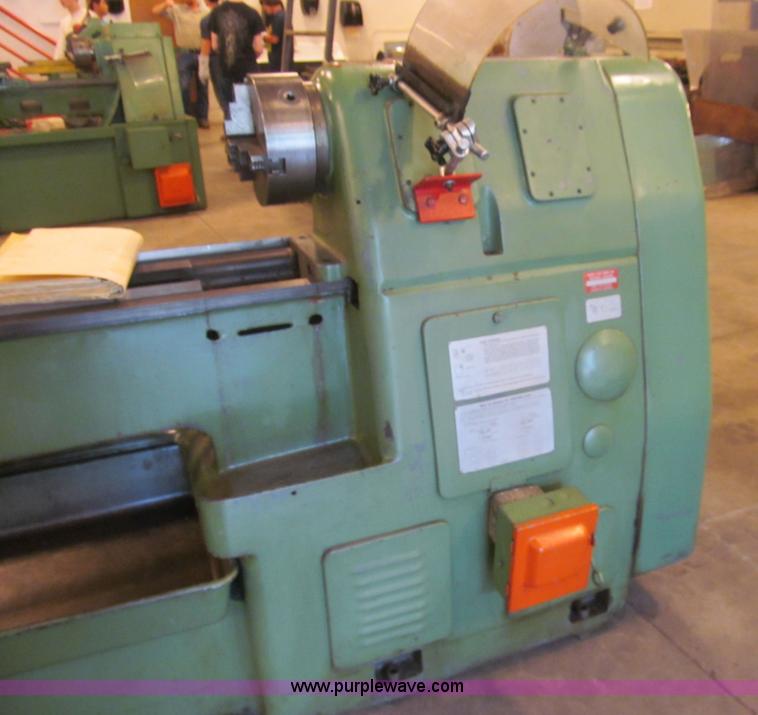 image for item AY9178 1966 Dinichi DLG-L-8 metal lathe