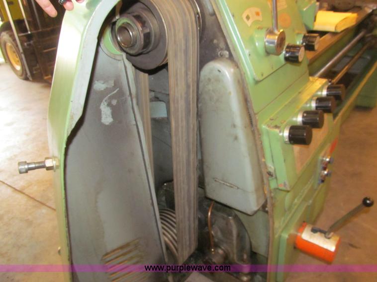 image for item AY9178 1966 Dinichi DLG-L-8 metal lathe