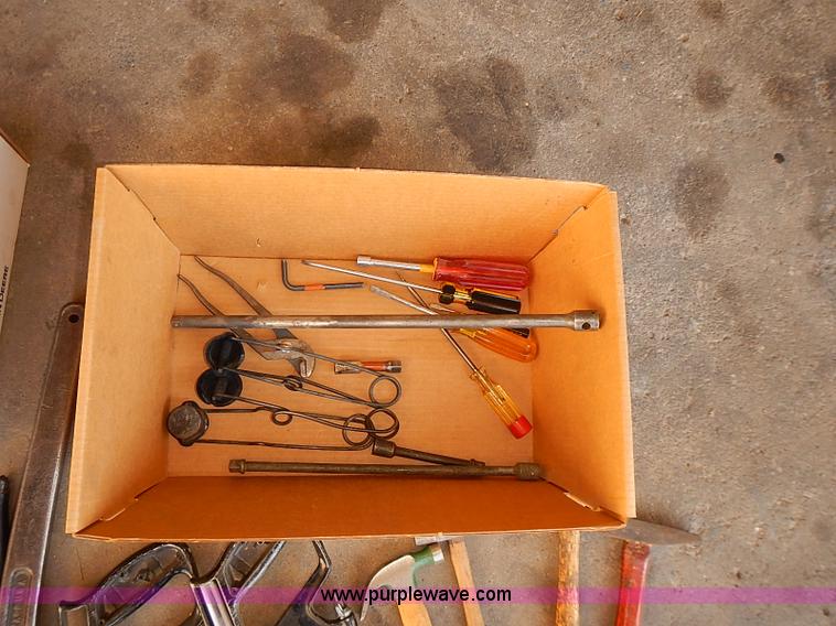 image for item BA9616 Assorted hand tools