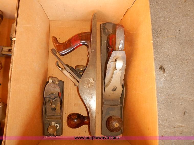 image for item BA9618 Assorted hand tools