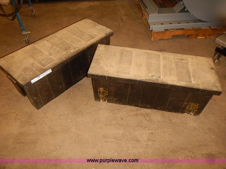 image for item BA9623 (2) storage boxes
