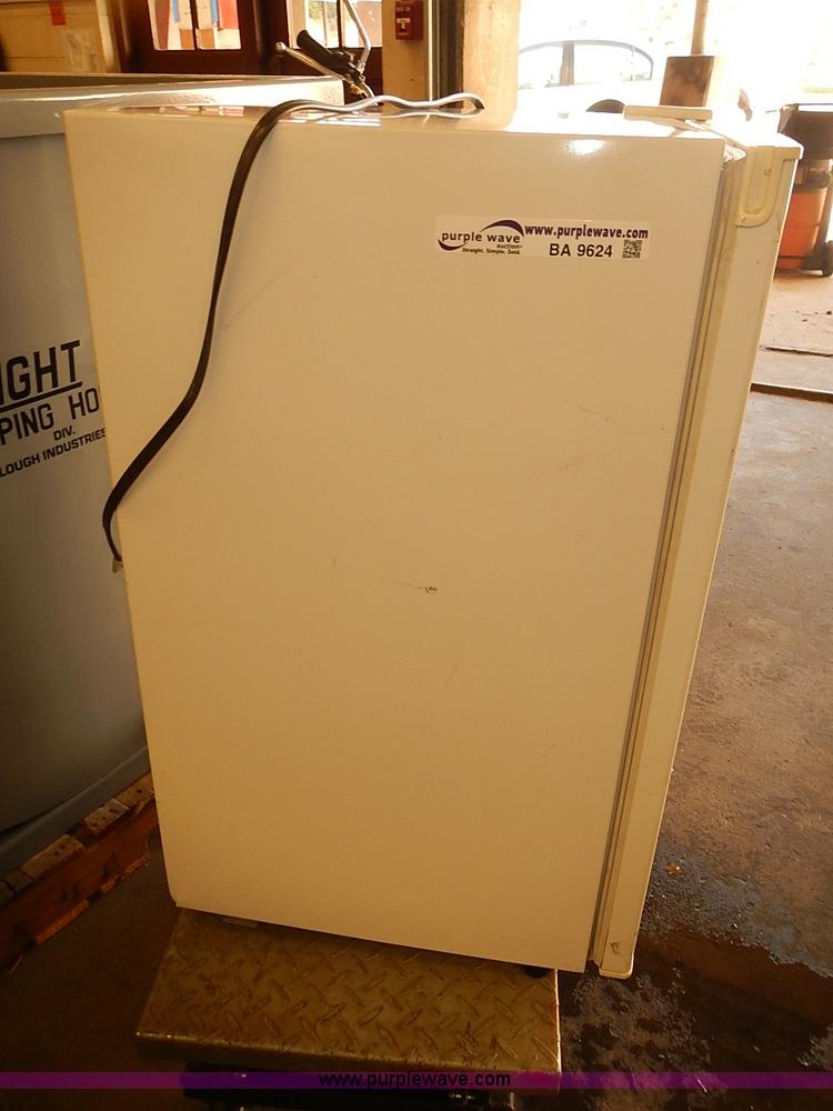 image for item BA9624 Avanti 440YW mini refrigerator and freezer