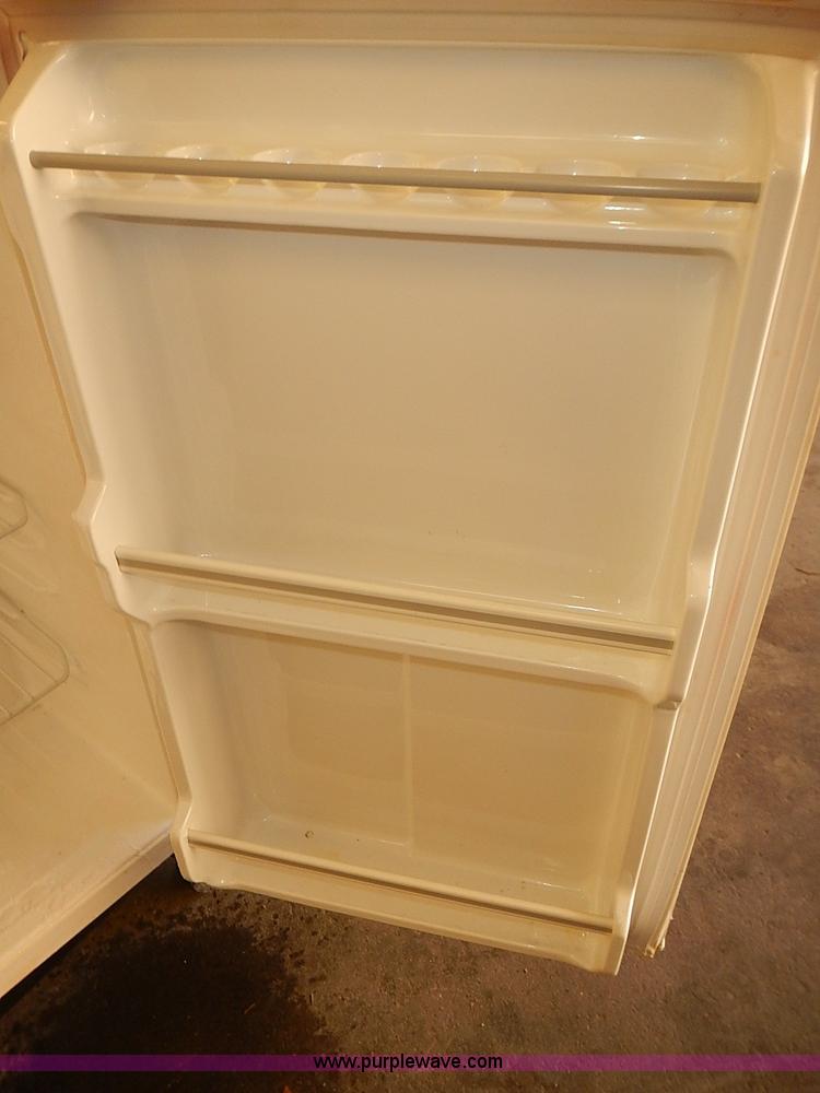 image for item BA9624 Avanti 440YW mini refrigerator and freezer