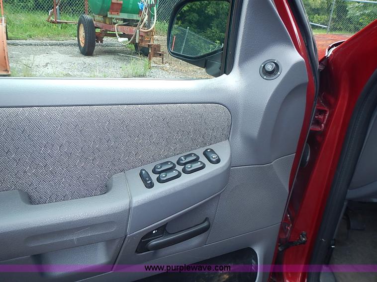 image for item BA9660 2004 Ford Explorer XLS SUV