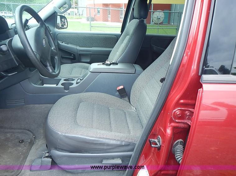 image for item BA9660 2004 Ford Explorer XLS SUV