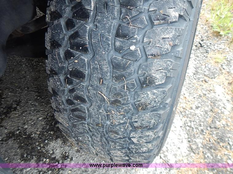 image for item BA9660 2004 Ford Explorer XLS SUV