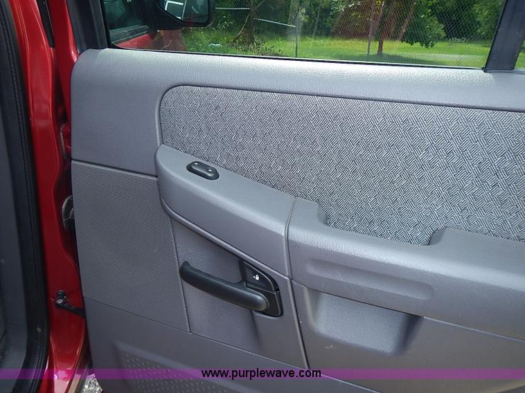 image for item BA9660 2004 Ford Explorer XLS SUV