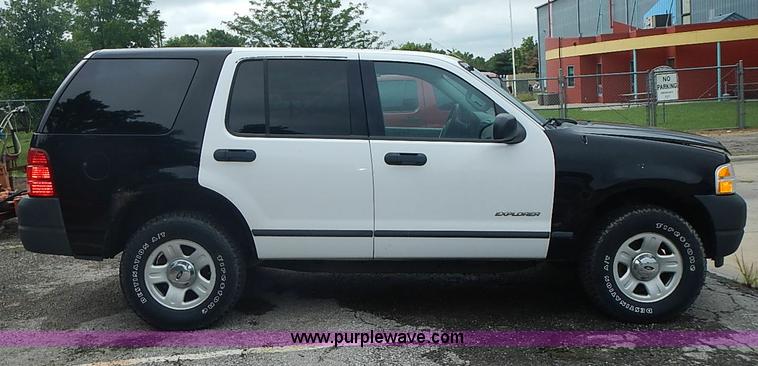 image for item BA9661 2004 Ford Explorer XLS SUV